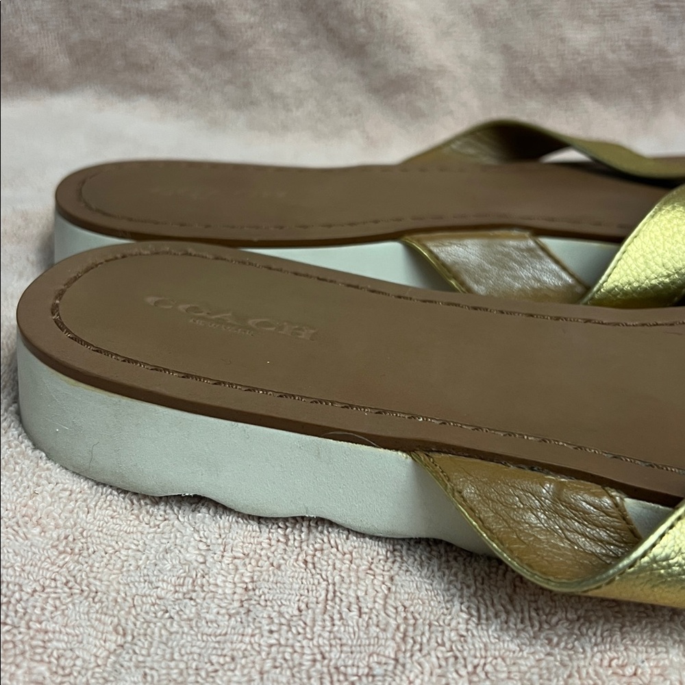 Coach Shelly A01045 gold tone, thong slipper size 11 B - Picture 3 of 16